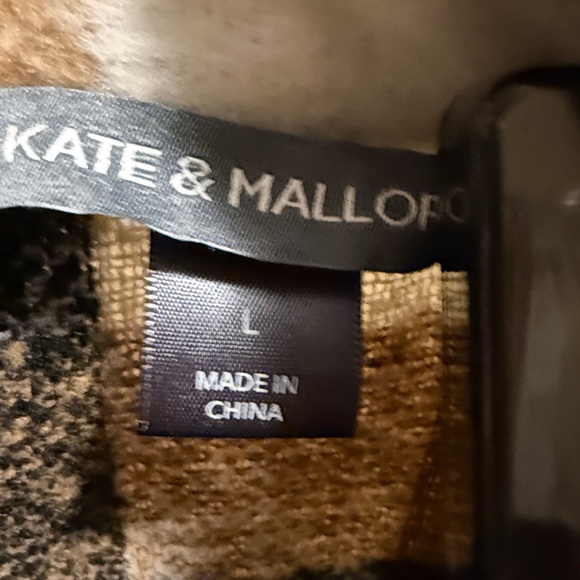 Fuzzy crop Plaid Jacket with Button Closure by Kate & Mallory women’s large - Picture 6 of 10